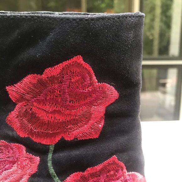 embroidered rose boots - Picture 3 of 3